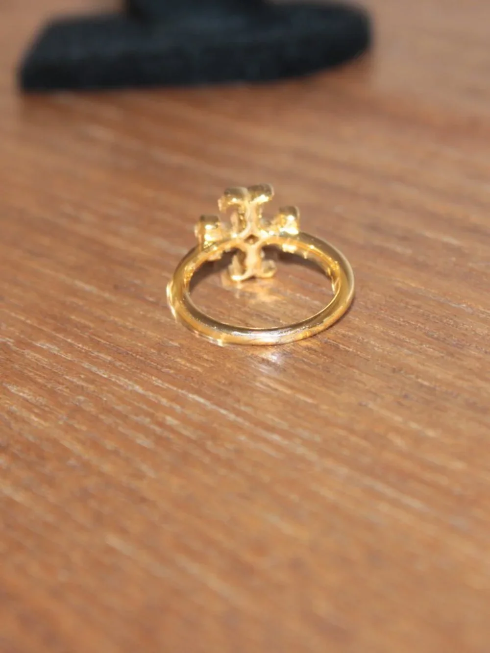 Tory Burch Kira Gold Logo Ring Size 6